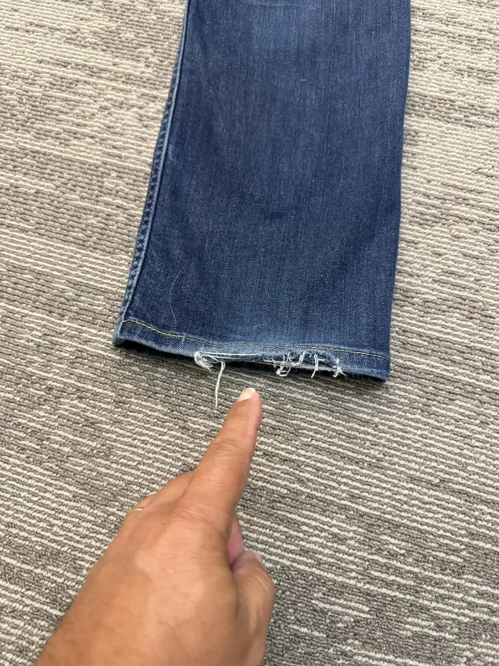 Levis 511 Jeans Mens 32x32 Blue Denim Slim Fit Zip Fly Distressed Hem 08513-0183